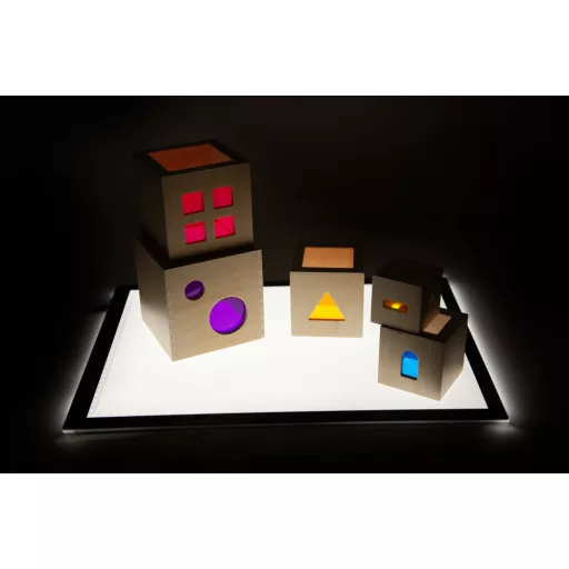 Andreu Toys Translucent Stacking Cubes 5 darabos megvilágítható fa építőkocka szett színes ablakokkal, 12x12 cm