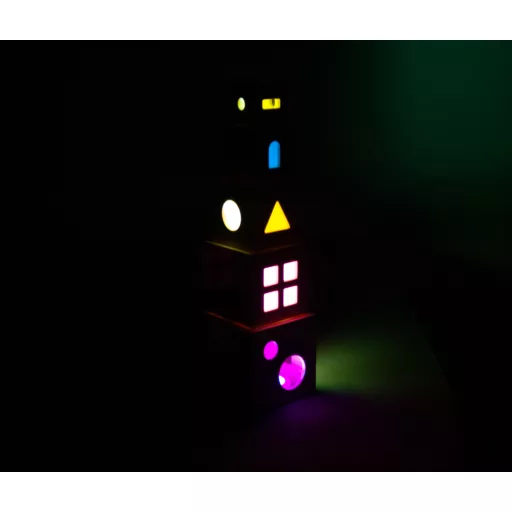 Andreu Toys Translucent Stacking Cubes 5 darabos megvilágítható fa építőkocka szett színes ablakokkal, 12x12 cm