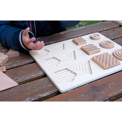 Andreu Toys Készségfejlesztő formabeillesztő - Geometriai alakzatok