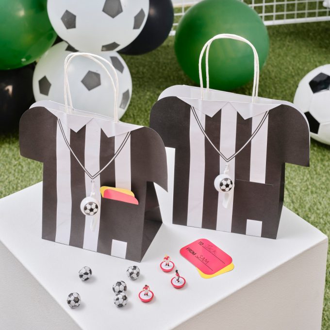 Játékvezetői póló futballparti táskák síppal és kártyacímkékkel