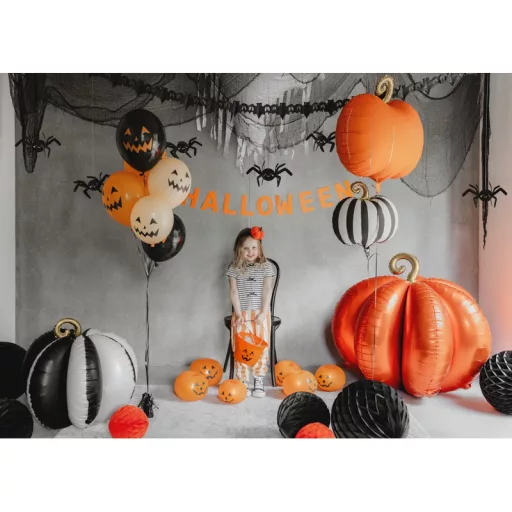 Fekete-krém csíkos tök fólia lufi arany szárral (39x38 cm) - elegáns halloweeni dekoráció