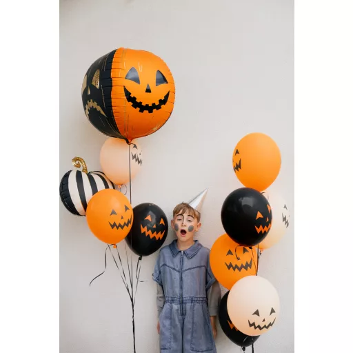 Gömbölyű ijesztő tökök fólia lufi, narancssárga, fekete színben, vidám halloweeni parti dekoráció gyerekeknek, 50 cm