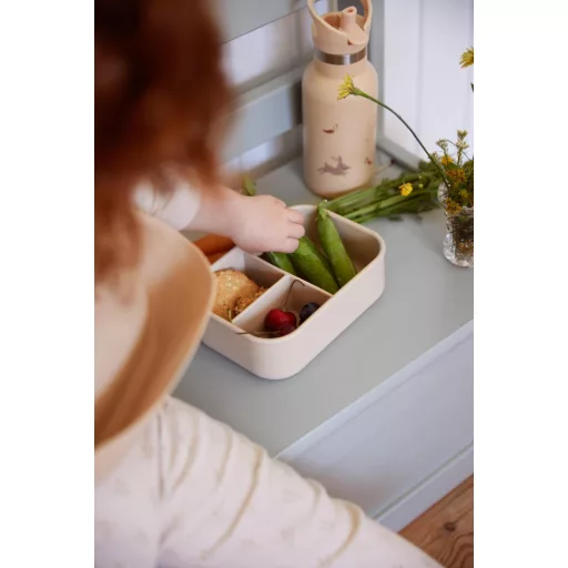 Filibabba 3 rekeszes osztott szilikon uzsonnás doboz Mandula színben szorosan záródó fedéllel 700 ml