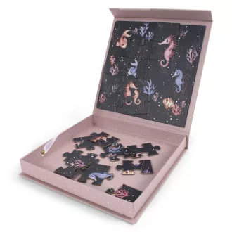 Filibabba Mágneses Puzzle Csikóhal Seahorse 20x20 cm 20 db-os tengeri kirakó mágneses dobozban