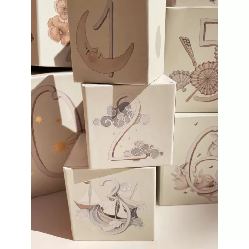 Konges Slojd Karton Építőkockák Stacking Boxes Multi toronyépítő játék 111 cm 10 db