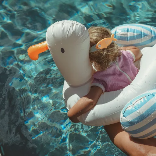Sunnylife Sammy the Seagull tengerészkék csíkos hátul nyitott gyerek úszógumi